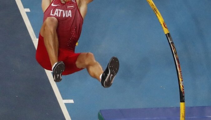 Из трех латвийских легкоатлетов в финал пробился шестовик Пуятс