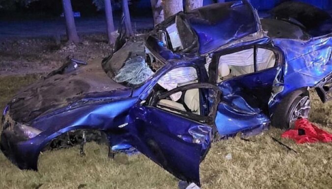 Пардаугава: BMW пытался уйти от полиции на скорости 222 км/ч; в ДТП пострадали четыре человека