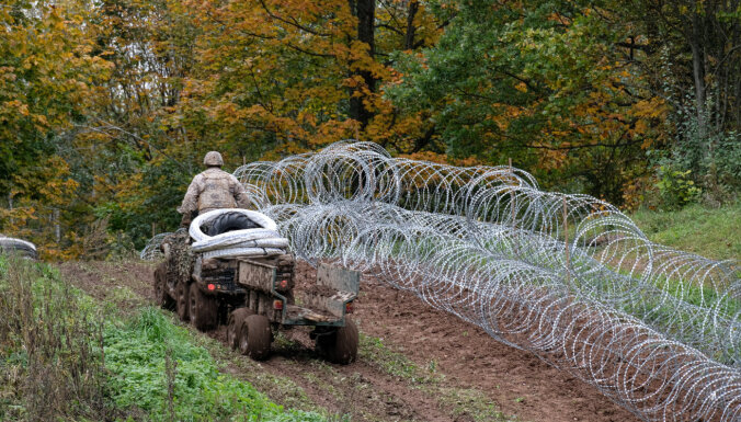 На латвийско-белорусской границе почти закончена установка забора