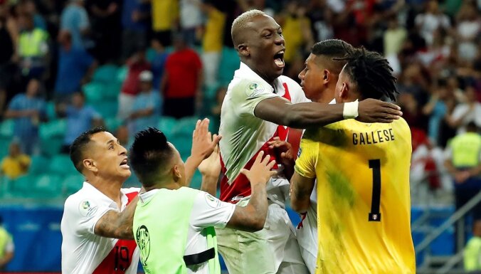 Peru 'pendelēs' uzvaru Urugvaju un iekļūst 'Copa America' pusfinālā
