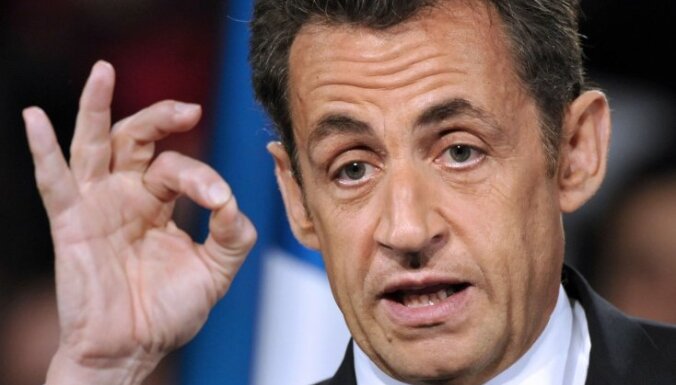 Французские коммунисты показали "фальшивого" Саркози