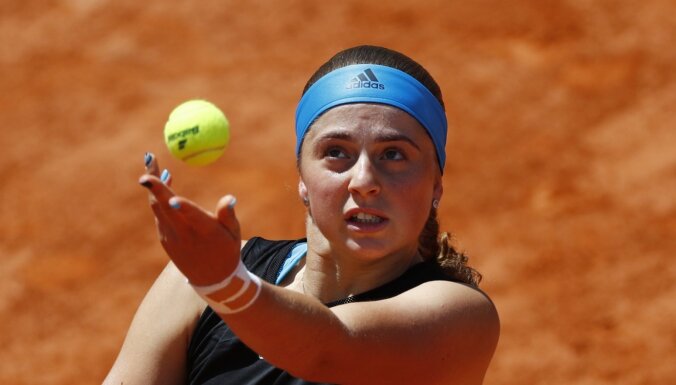 Ostapenko pārliecinoši uzvar arī 'French Open' dubultspēļu pirmajā kārtā