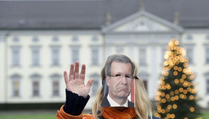 Vācijas laikraksti aicina prezidentu Vulfu atkāpties saistībā ar 'Bild' satura ietekmēšanas skandālu
