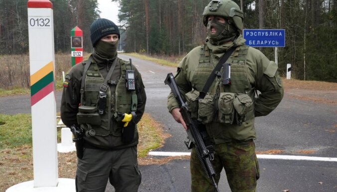 Lietuvas robežsargi trīs migrantus piespieduši doties atpakaļ uz Baltkrieviju