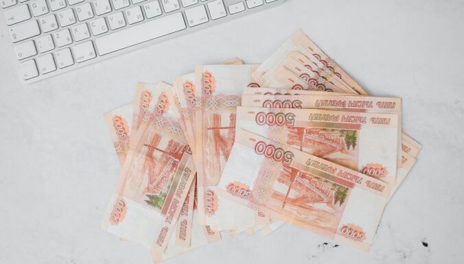 Krievija atļāvusi ārzemēs dzīvojošajiem krieviem pensijas izmaksāt rubļos