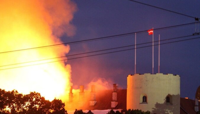LTV: причина пожара в Рижском замке — безответственность рабочих