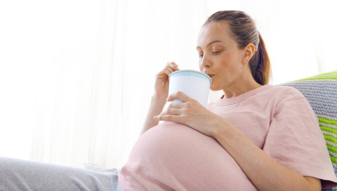 Sviestmaizīte un ūdens enerģijai? Vai dzemdību laikā grūtniece drīkst ēst un dzert