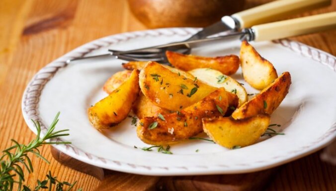 Krāsnī cepti kartupeļi bez taukvielām