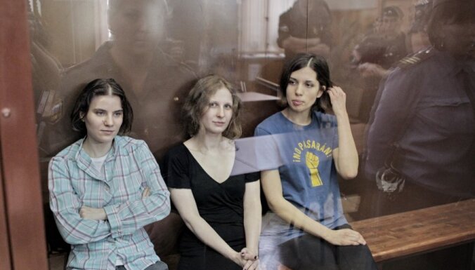 Участниц Pussy Riot приговорили к двум годам колонии (17.45)