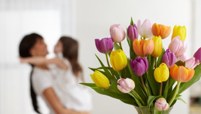 Aktuālākās ziedu izvēles dažādos gadu desmitos Mātes dienā