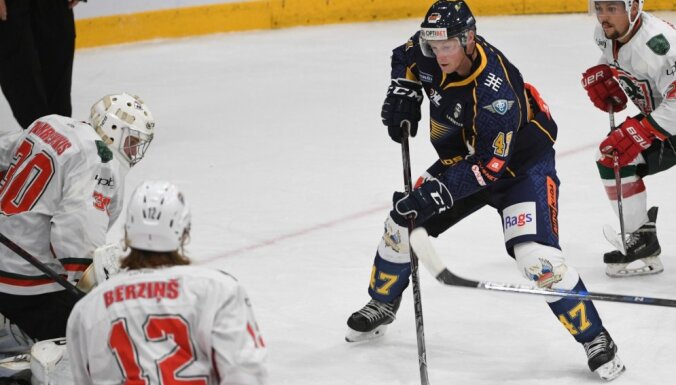 Foto: OHL Latvijas hokeja čempionāts sākas ar 'Prizma', 'Mogo' un 'Kurbads' komandu uzvarām