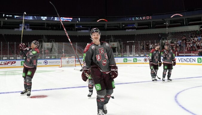 Latvijas hokeja izlase pārbaudes spēlē samet 10 vārtus U-18 hokejistiem