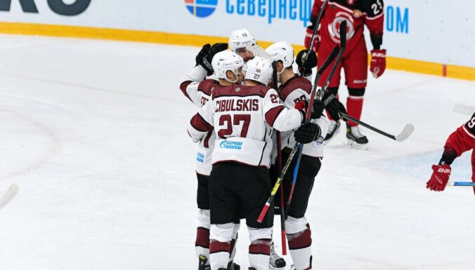 Rīgas 'Dinamo' ar trešo uzvaru pēc kārtas ielaužas 'play-off' zonā