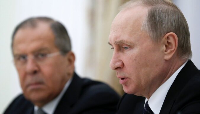 ES Ārlietu padomes apstiprinātajā pakotnē ir sankcijas pret Putinu un Lavrovu