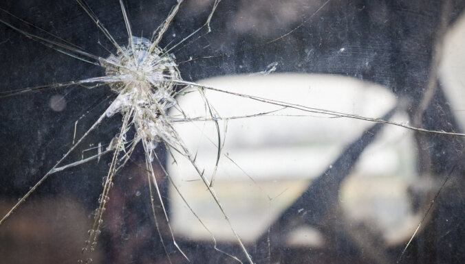 В Пардаугаве в результате столкновения автобуса и легкового автомобиля погиб человек