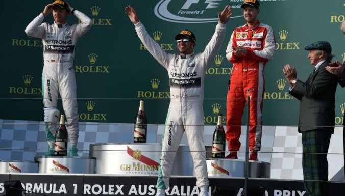 Сезон "Формулы-1" стартовал победным дублем "Мерседеса" в Австралии