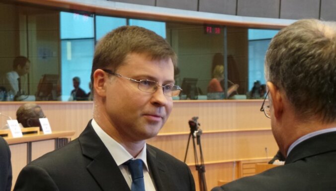 Dombrovskis 'lielo interviju' izturējis: topošo EK viceprezidentu apber ar jautājumiem par taupību
