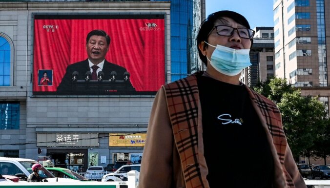 Sji Dzjiņpins pārvēlēts uz trešo termiņu Ķīnas prezidenta amatā