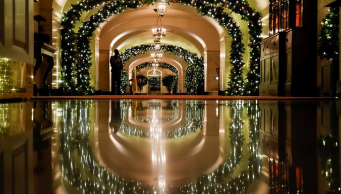 ФОТО. Как Джил Байден впервые украсила Белый дом к Рождеству