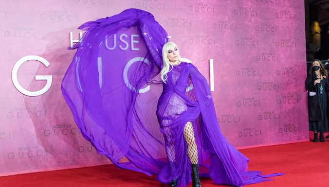 Lady Gaga un viņas kleita uzmanības centrā pēc 'House of Gucci' pirmizrādes