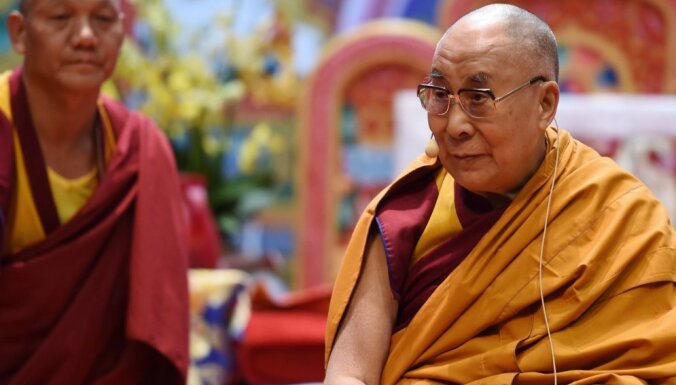 Foto: Dalailama vizītē Latvijā uzteic Eiropas Savienības garu