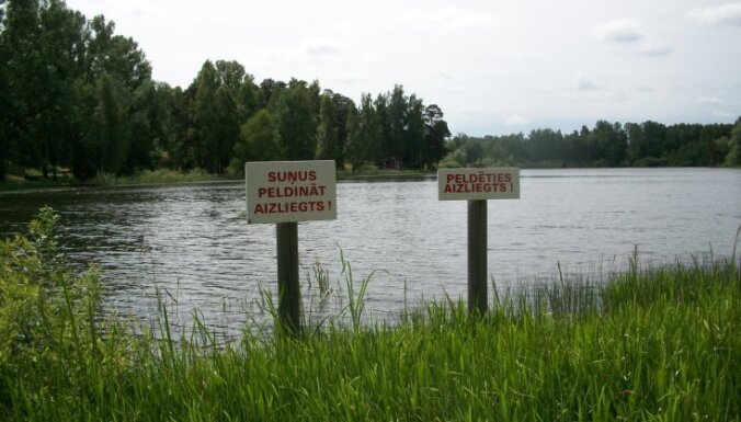 Инспекция здоровья призывает не плавать в озере Ковшу в Резекне
