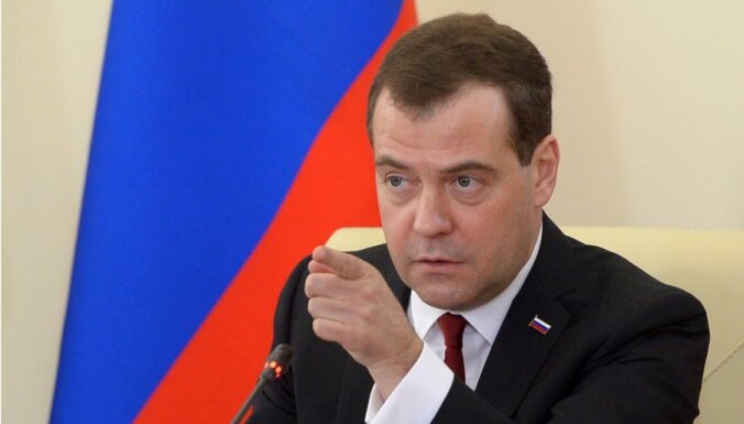 Medvedevs kaunina savu partiju un aicina nedot tukšus solījumus