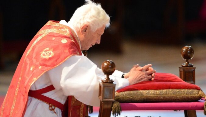 Бенедикт XVI: человечество погружается во тьму