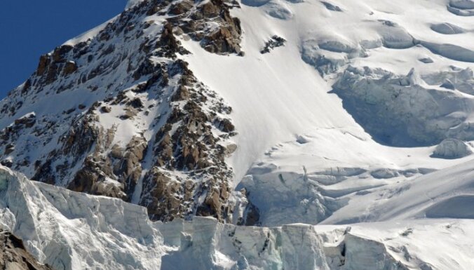 Мальчик чудом выжил после схода лавины в Альпах