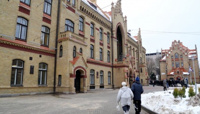 KNAB провел обыск в Первой городской больнице Риги и задержал трех человек