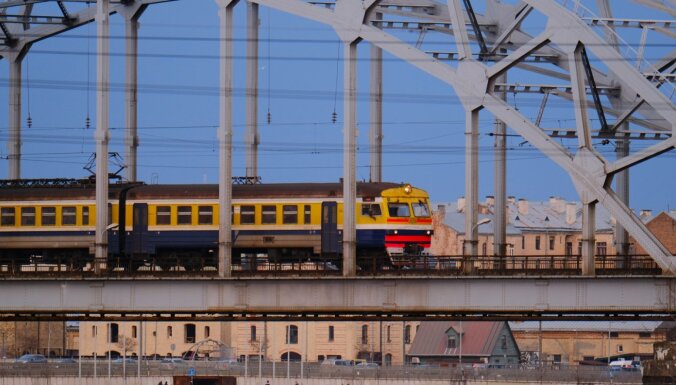 Piešķir 14,2 miljonus eiro izdevumu kompensēšanai par dzelzceļa infrastruktūras izmantošanu pasažieru pārvadājumiem