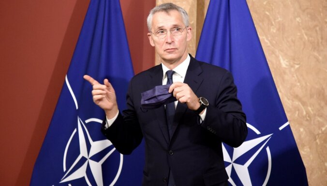 Stoltenbergs: NATO gatava izvietot pilnvērtīgus militāros spēkus austrumu flangā