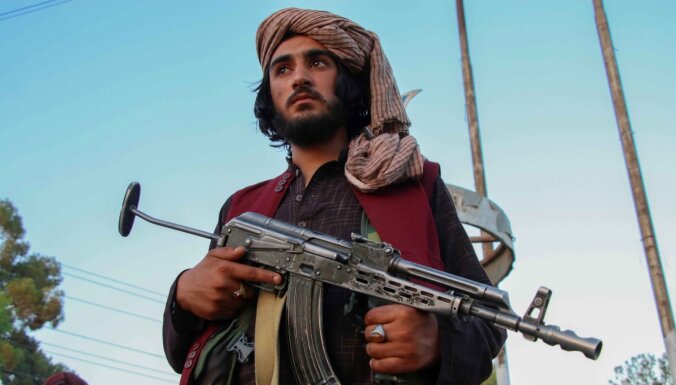 'Taliban' Afganistānā uz laiku atjauno monarhijas gadu konstitūciju