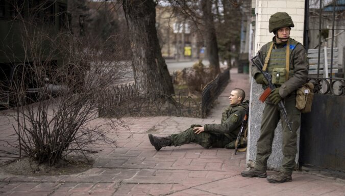 Foto: Ukraina stājas pretī Krievijas okupantu invāzijai – otrā diena