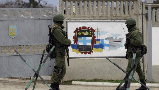 В Крыму захватывают штабы погранслужбы; Аксенов создает ВМС Крыма