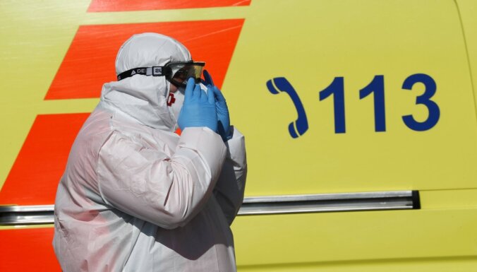 В Латвии умерли 25 человек с коронавирусом, число пациентов в больницах приближается к 1500