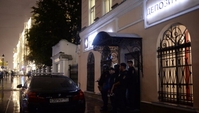Захватчик банка в центре Москвы сдался властям