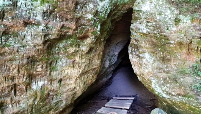 ФОТО: Инчукалнская пещера Велнала, в которой жил черт