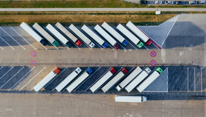 Latvijā liegts iebraukt 152 Krievijas un Baltkrievijas kravas automašīnām