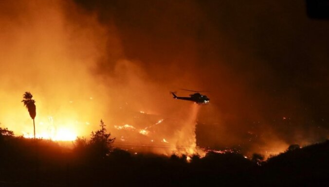 Kalifornijā savvaļas ugunsgrēks kļuvis par ceturto lielāko štata vēsturē