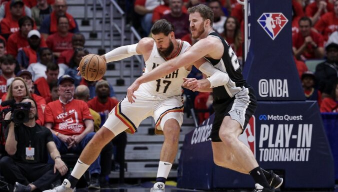 NBA pārspēlēs cīņu par vietu 'play-off' turpina 'Hawks' un 'Pelicans'