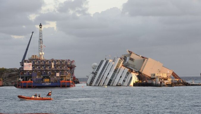 'Costa Concordia' vraka izcelšanas darbos bojā gājis nirējs