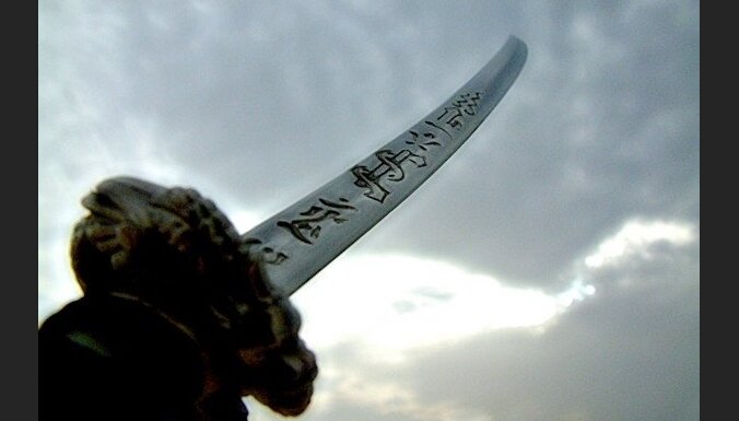 Пожилой японец напал на риелтеров с самурайским мечом и отрубил одному из них руку