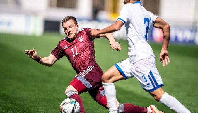 Latvijas futbolisti bīstami uzbrūk, bet nospēlē neizšķirti ar Kuveitu