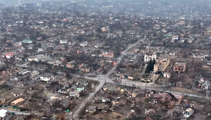 Situācija ap Bahmutu kļuvusi ārkārtīgi saspringta, atzīst Ukrainas komandieris