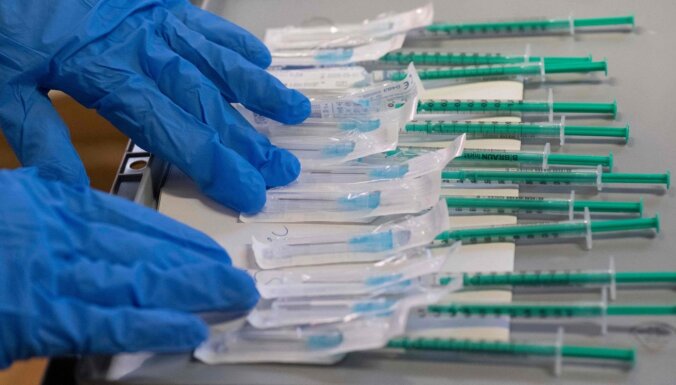 Эксперты: в Латвии нет необходимости в вакцинации от вируса оспы обезьян