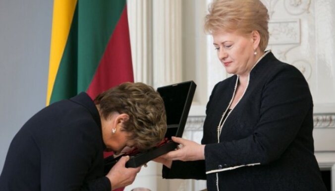 Литва посмертно наградила Ельцина Большим крестом