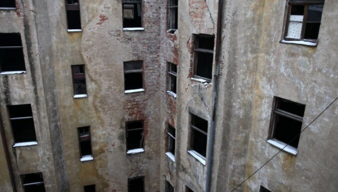 Rīga brūk? Paaugstināts nodoklis vien graustu īpašniekus nemudina rīkoties