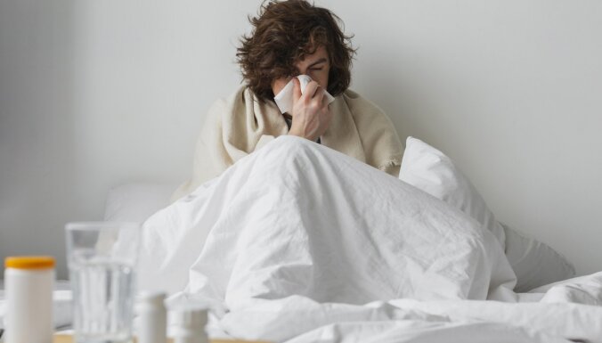 Kā starp daudzajām saslimšanām atšķiras gripas simptomi?