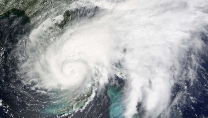 Atlantijas okeānā pie Bahamu salām izveidojas tropiskā vētra 'Brents'